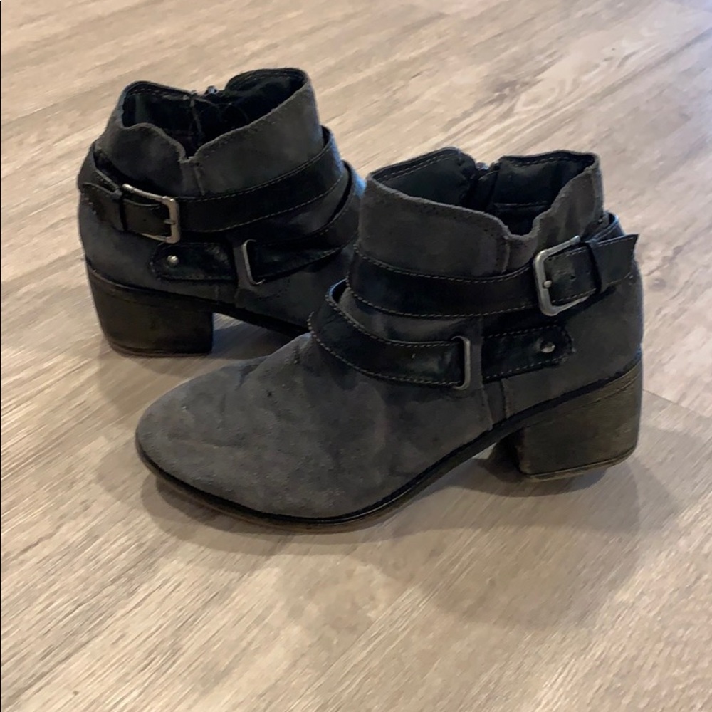 🖤 Gray Suede & Leather Strappy Ankle Booties 🖤
